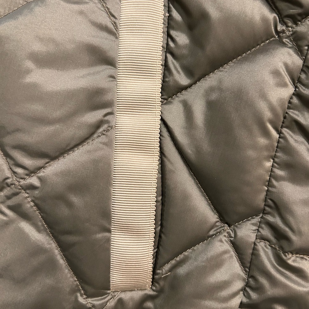 lululemon Reversible Camouflage hooded Puffer Vest - Picture 13 of 13